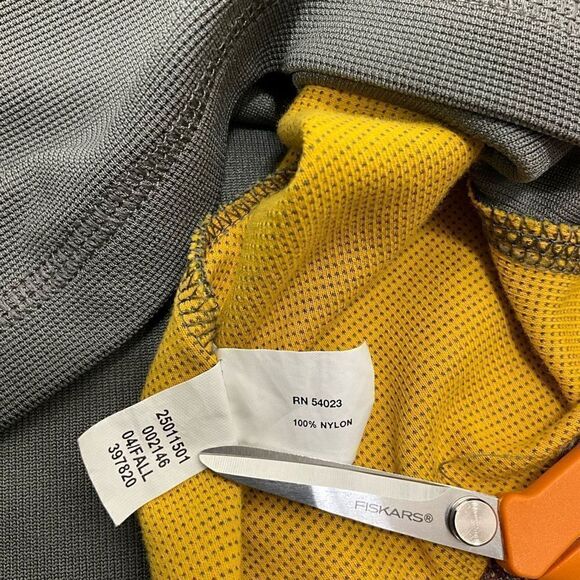 GAP Athletic Fit 1/4 zip pullover - Picture 5 of 5